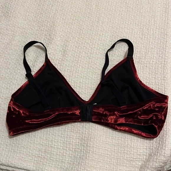 Colsie red velour bralette. Size xl. - Picture 2 of 4